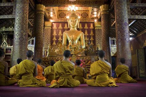 Golden Temple Celebration: Eine Hommage an den buddhistischen Glauben und die Einheit Thailands durch den Rücktritt von Gotama Buddhsiri