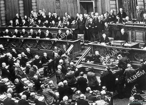 Der Reichstagsbrand; ein Wendepunkt der Weimarer Republik und die Rolle Heinrich Brüning